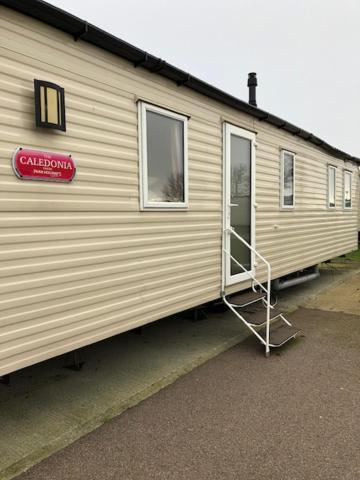 Вилла Caledonia Summertime Jaywick Sands Экстерьер фото